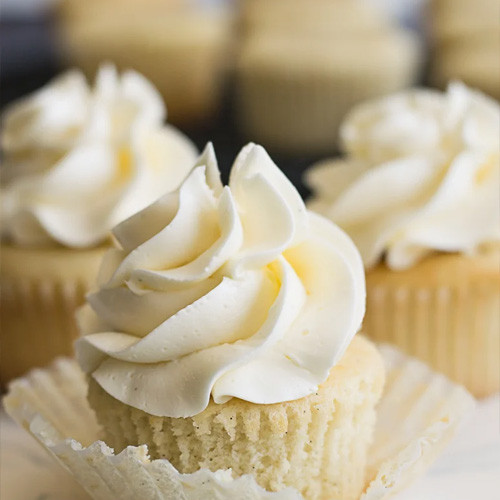 Classic Vanilla Cupcake – Madagascar vanilla bean frosting